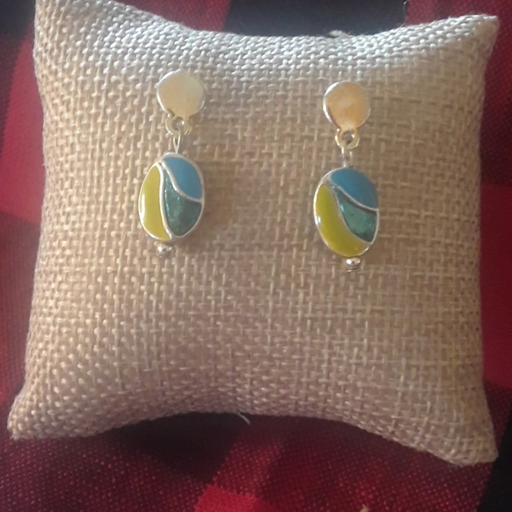 Adorable post back earrings